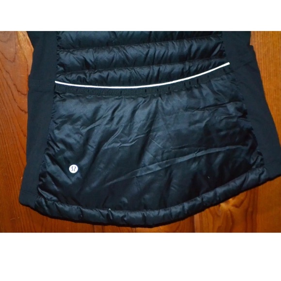 Size 10 Lululemon NAVY “ down for a run vest “ new - Picture 4 of 4